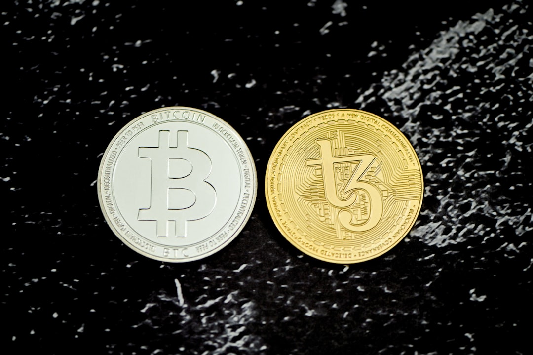 ZK rollup vs optimistic rollup comparison infographic crypto